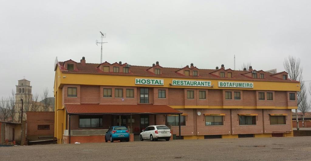 Hostal Botafumeiro Mota del Marqués Exteriör bild